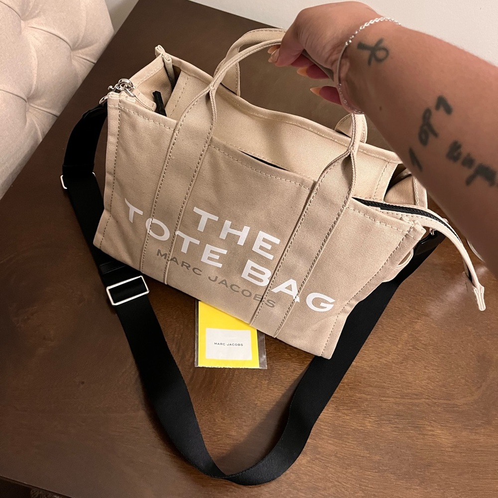 Marc Jacobs The Tote Bag Medium ( Included Free Steve Madden Wallet)